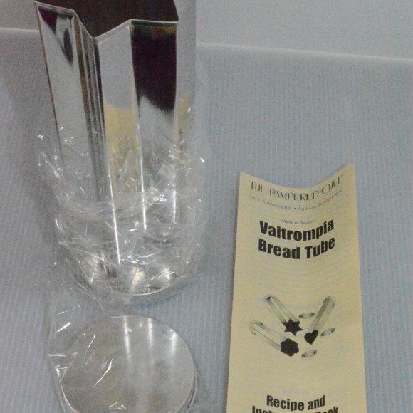 New In Box Pampered Chef Valtrompia Bread Tube Star Mold Baking Loaf Pan NIB - Picture 8 of 8